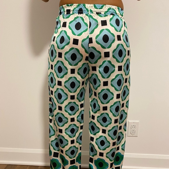 Patterned silk like pants - Picture 2 of 4